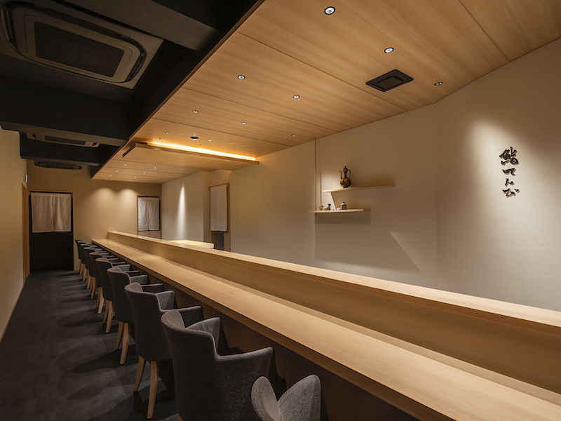寿司屋のカウンターの空間デザイン